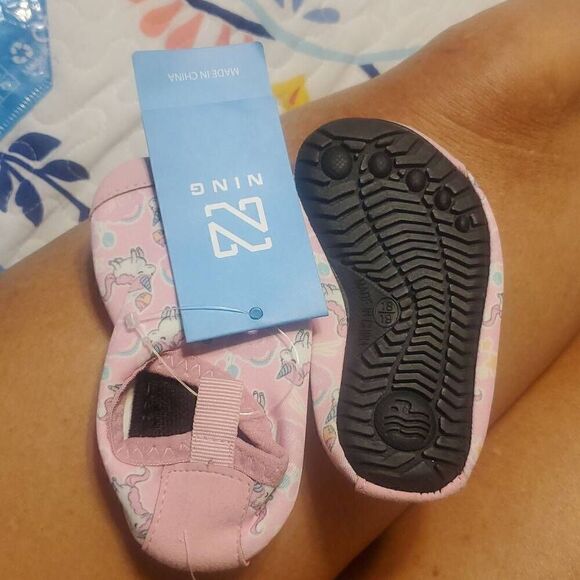 NWT NING KIDS WATER SHOES - Picture 2 of 5